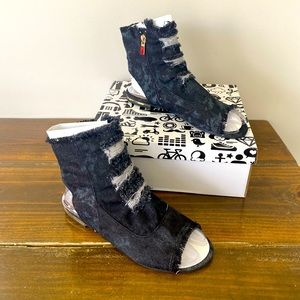 Bamboo Cure Women's Ripped Denim Sandal, Size 6.5  - BRAND NEW!